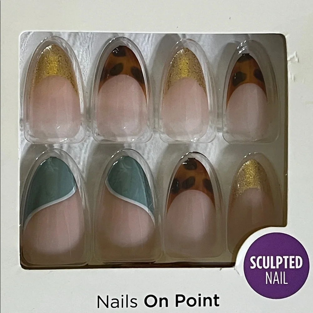 KISS Voguish Fantasy Press-On Glue Nails – French Designs, Medium – New in box